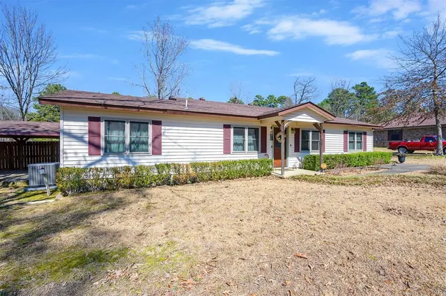 Photo 2 — 908 Circle Drive, Broken Bow, OK 74728