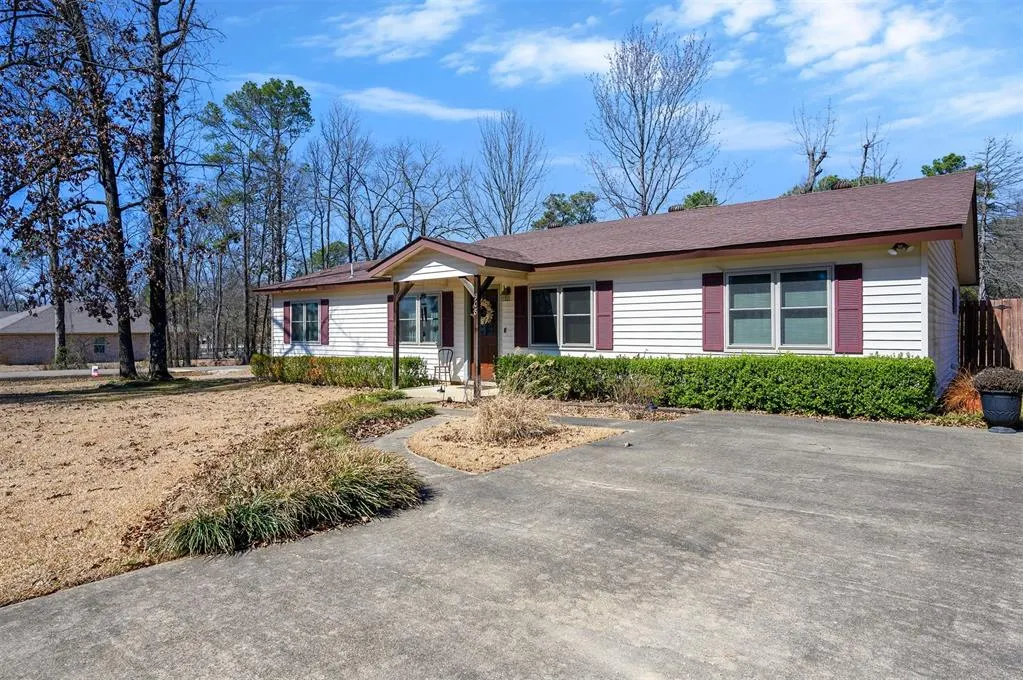 Front exterior — 908 Circle Drive, Broken Bow, OK 74728