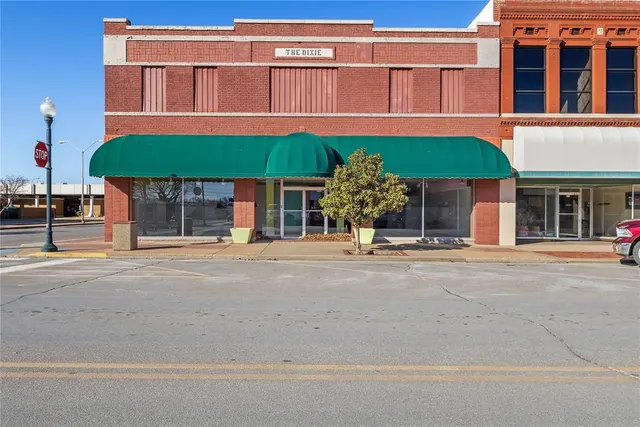 Front exterior — 521 Frisco Avenue, Clinton, OK 73601
