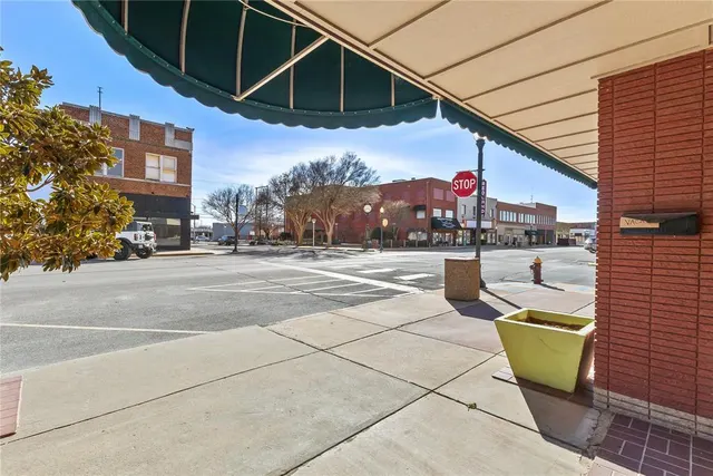 Photo 3 — 521 Frisco Avenue, Clinton, OK 73601