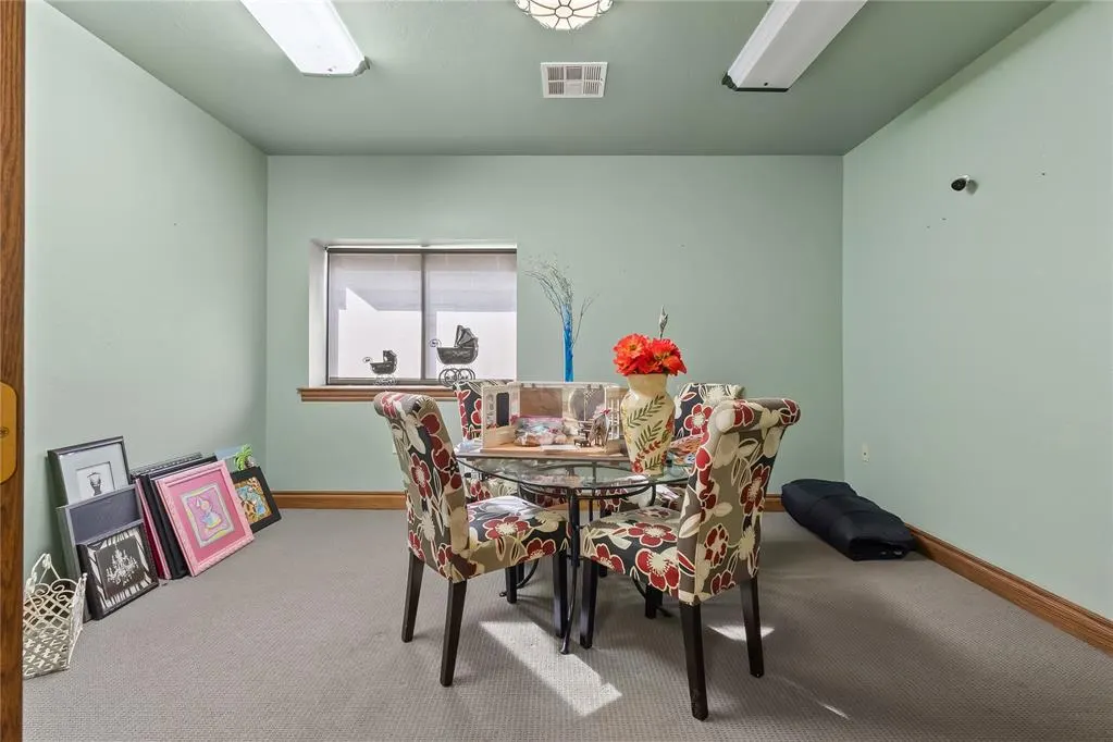 Photo 22 — 521 Frisco Avenue, Clinton, OK 73601