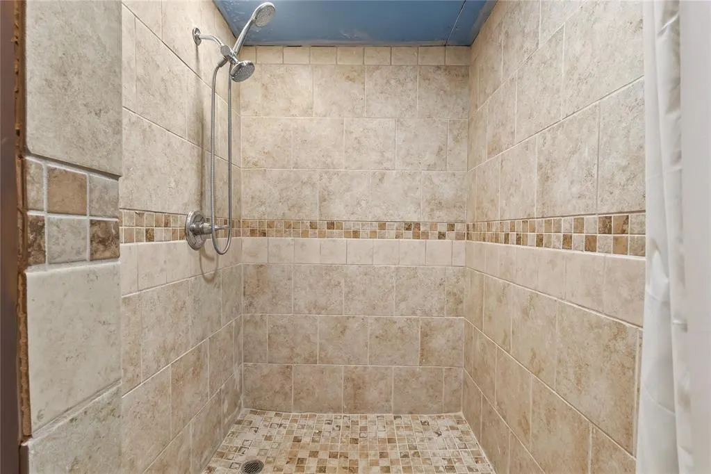 Photo 30 — 521 Frisco Avenue, Clinton, OK 73601