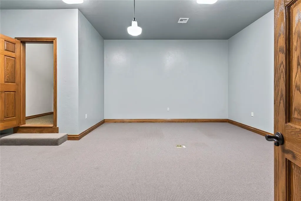 Photo 32 — 521 Frisco Avenue, Clinton, OK 73601