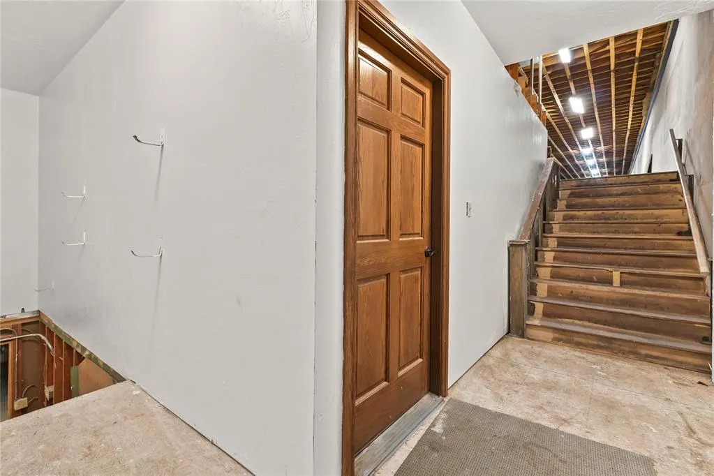 Photo 36 — 521 Frisco Avenue, Clinton, OK 73601