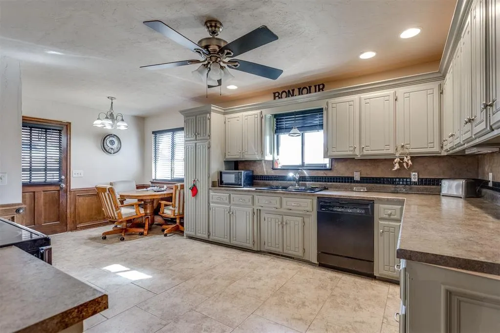 Photo 35 — 3308 N Glade Avenue, Bethany, OK 73008