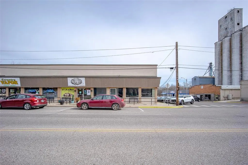 Photo 2 — 1940 Church Avenue, Harrah, OK 73045