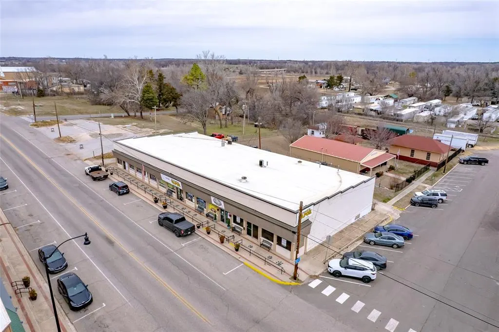 Photo 3 — 1940 Church Avenue, Harrah, OK 73045