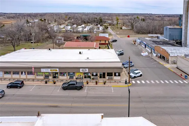 Photo 4 — 1940 Church Avenue, Harrah, OK 73045