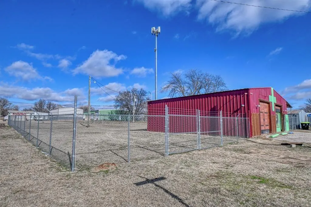 Front exterior — 529 W Eel River Street, Purcell, OK 73080