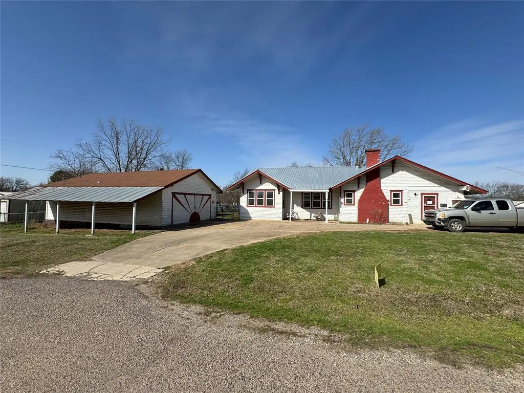 Front exterior — 220 W 3rd Street, Konawa, OK 74849