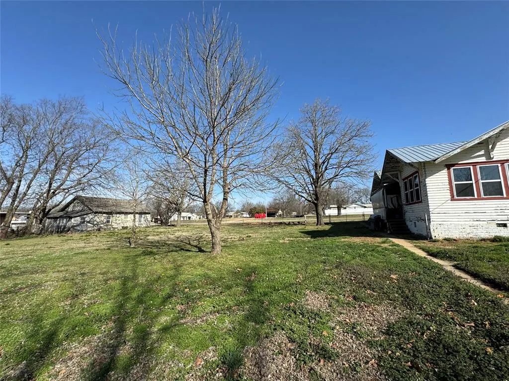Photo 3 — 220 W 3rd Street, Konawa, OK 74849