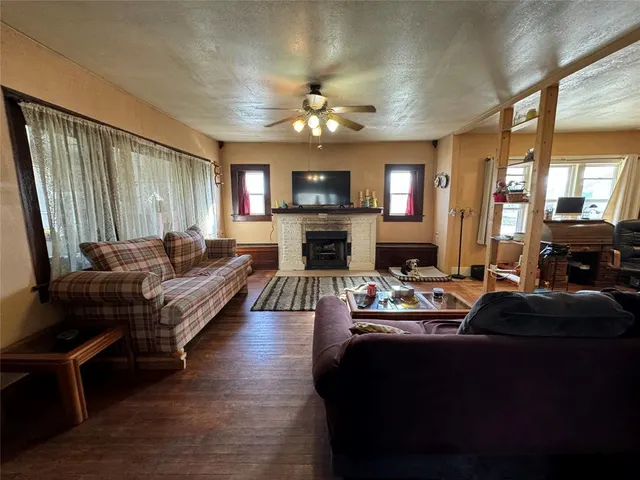 Photo 5 — 220 W 3rd Street, Konawa, OK 74849