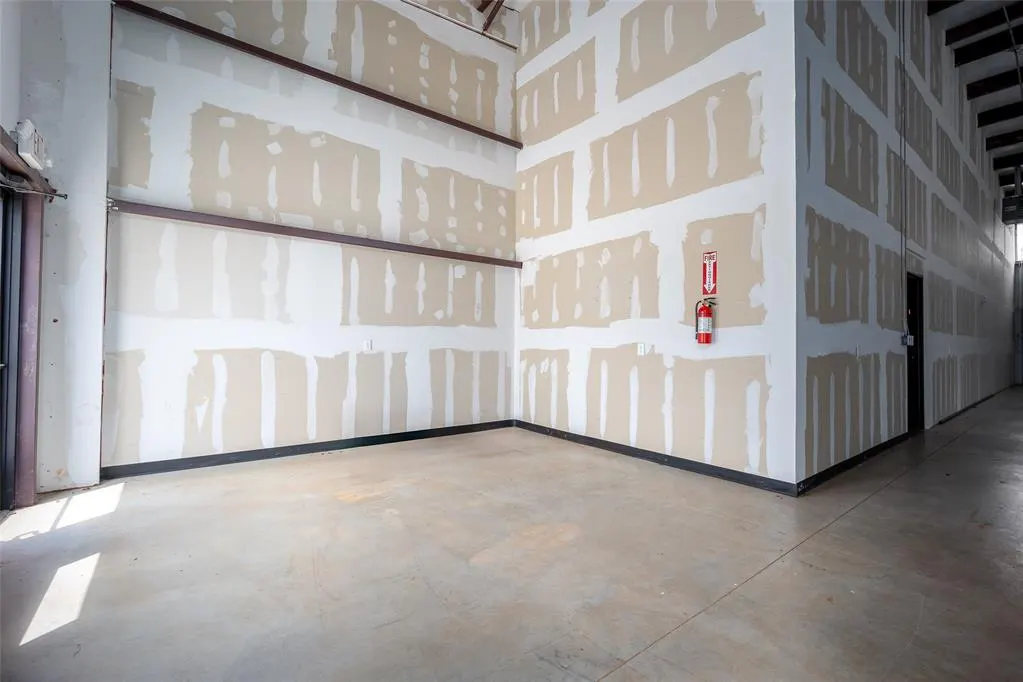 Photo 7 — 8101 Silver Crossing 230/250, Oklahoma City, OK 73132