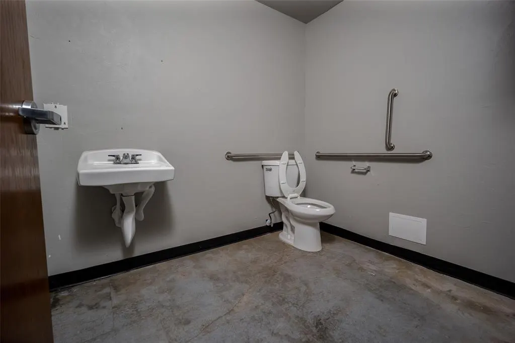 Photo 12 — 8101 Silver Crossing 230/250, Oklahoma City, OK 73132