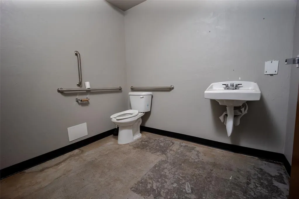 Photo 13 — 8101 Silver Crossing 230/250, Oklahoma City, OK 73132