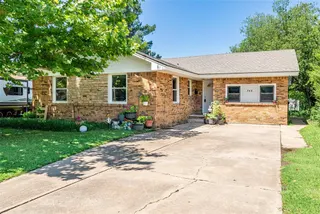 Sold home at 748 Highland Parkway