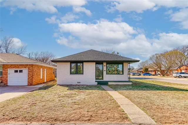 Photo 2 — 1123 Bedford Drive, Elk City, OK 73644