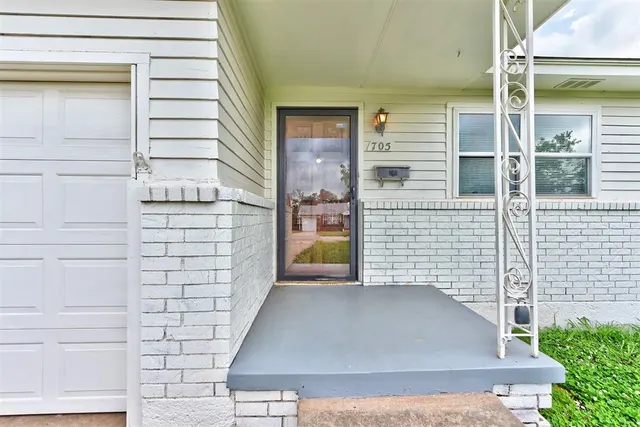 Photo 7 — 705 NW 89th Street, Oklahoma City, OK 73114