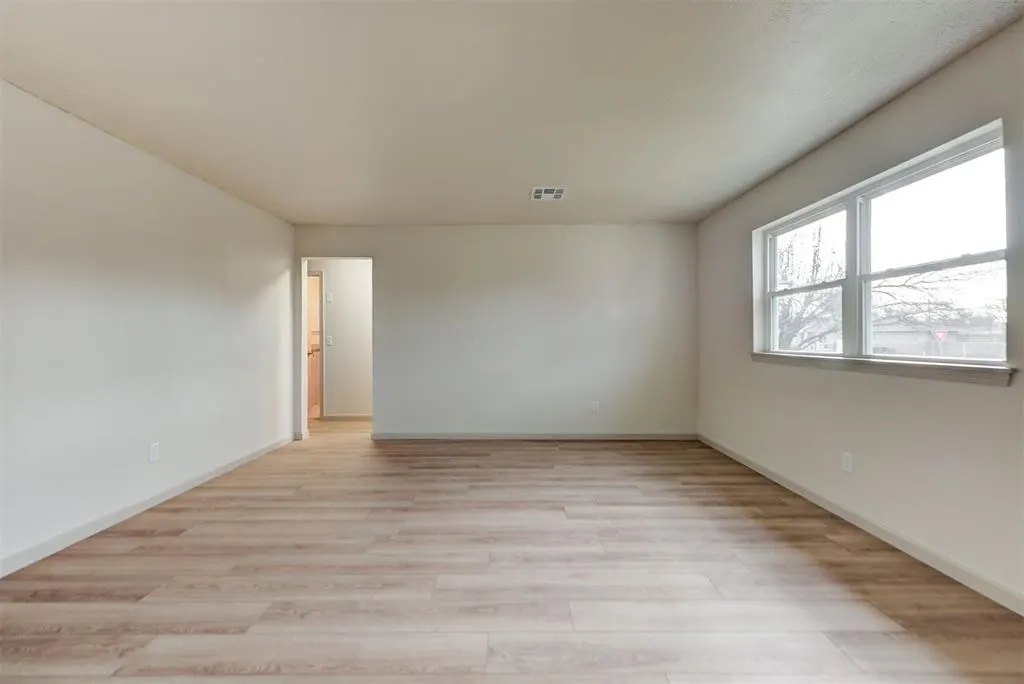 Photo 9 — 705 NW 89th Street, Oklahoma City, OK 73114