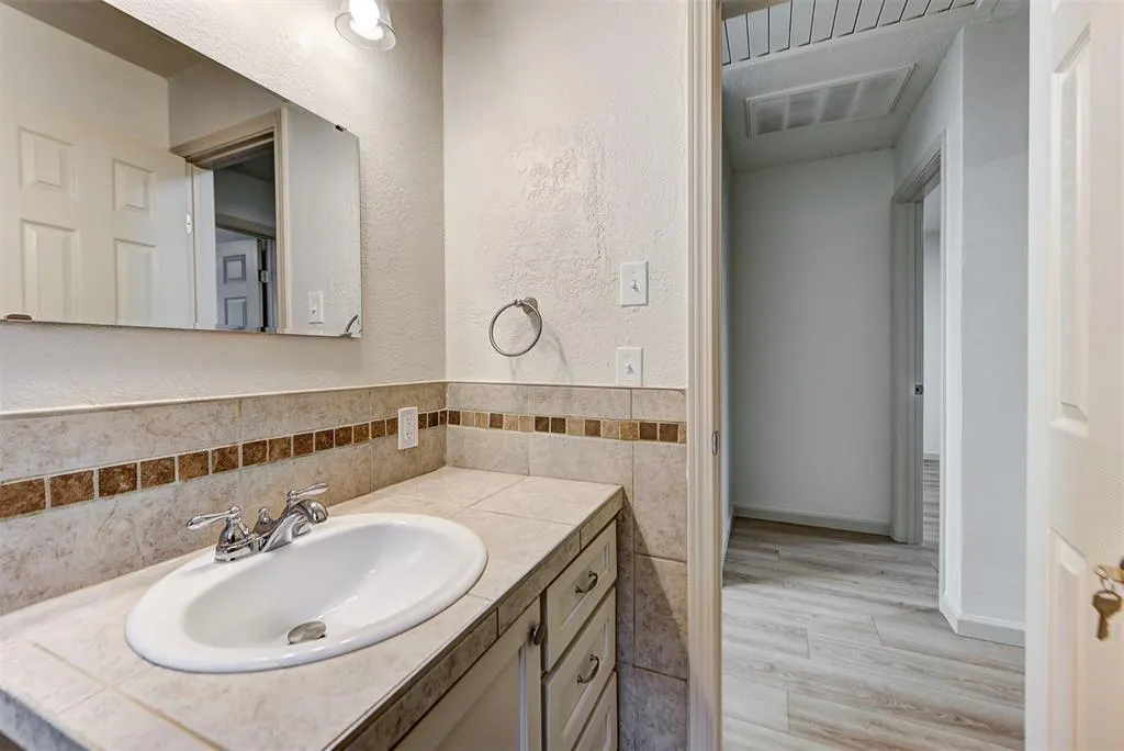 Photo 25 — 705 NW 89th Street, Oklahoma City, OK 73114