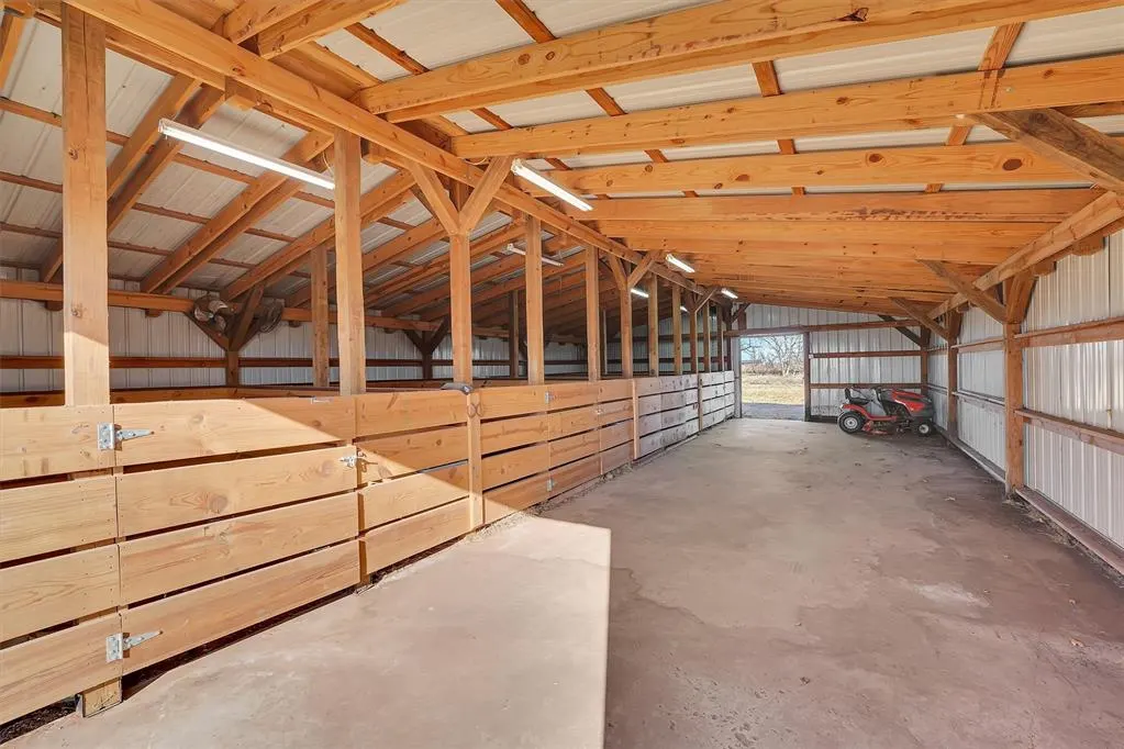Photo 33 — 111 Allee Drive, Elk City, OK 73644