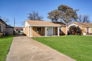 Sold home at 805 E Liveoak Street