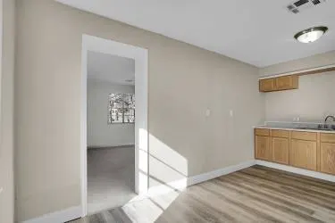 Photo 8 — 805 E Liveoak Street, Altus, OK 73521
