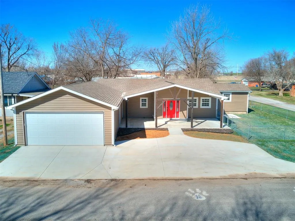 Photo 33 — 211 NW 6th Street, Minco, OK 73059