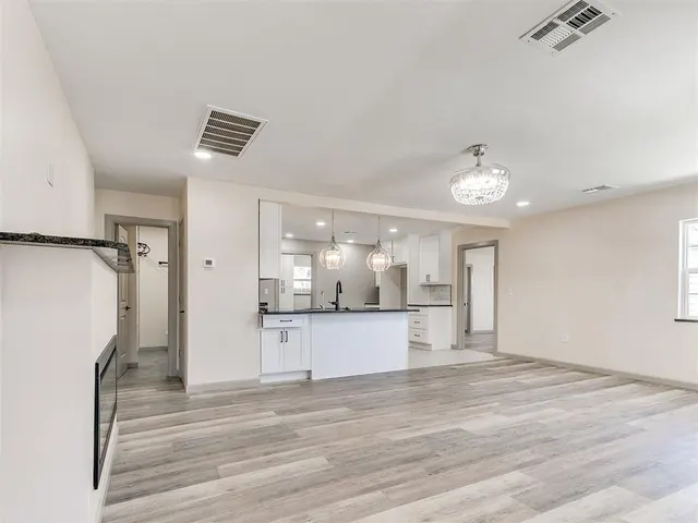 Photo 5 — 211 NW 6th Street, Minco, OK 73059