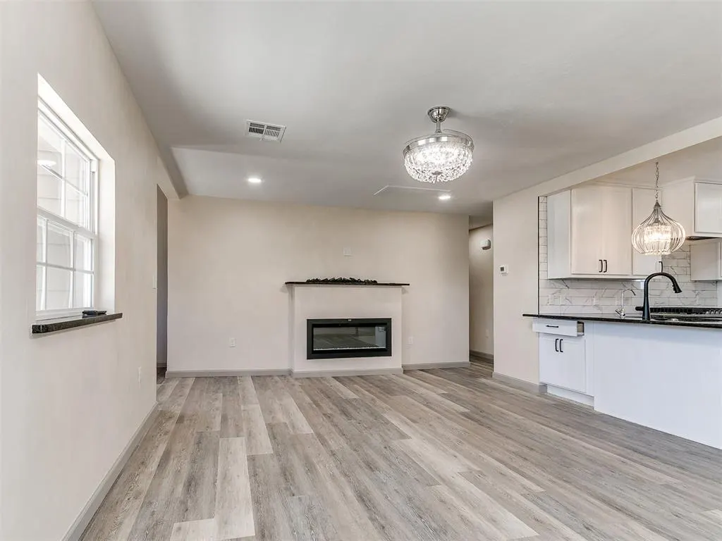 Photo 11 — 211 NW 6th Street, Minco, OK 73059