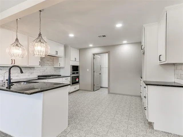Photo 4 — 211 NW 6th Street, Minco, OK 73059