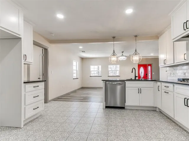 Photo 7 — 211 NW 6th Street, Minco, OK 73059