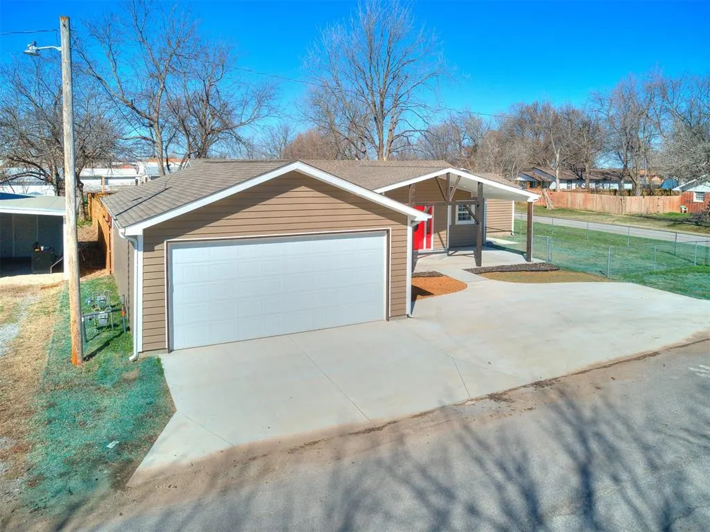 Photo 39 — 211 NW 6th Street, Minco, OK 73059