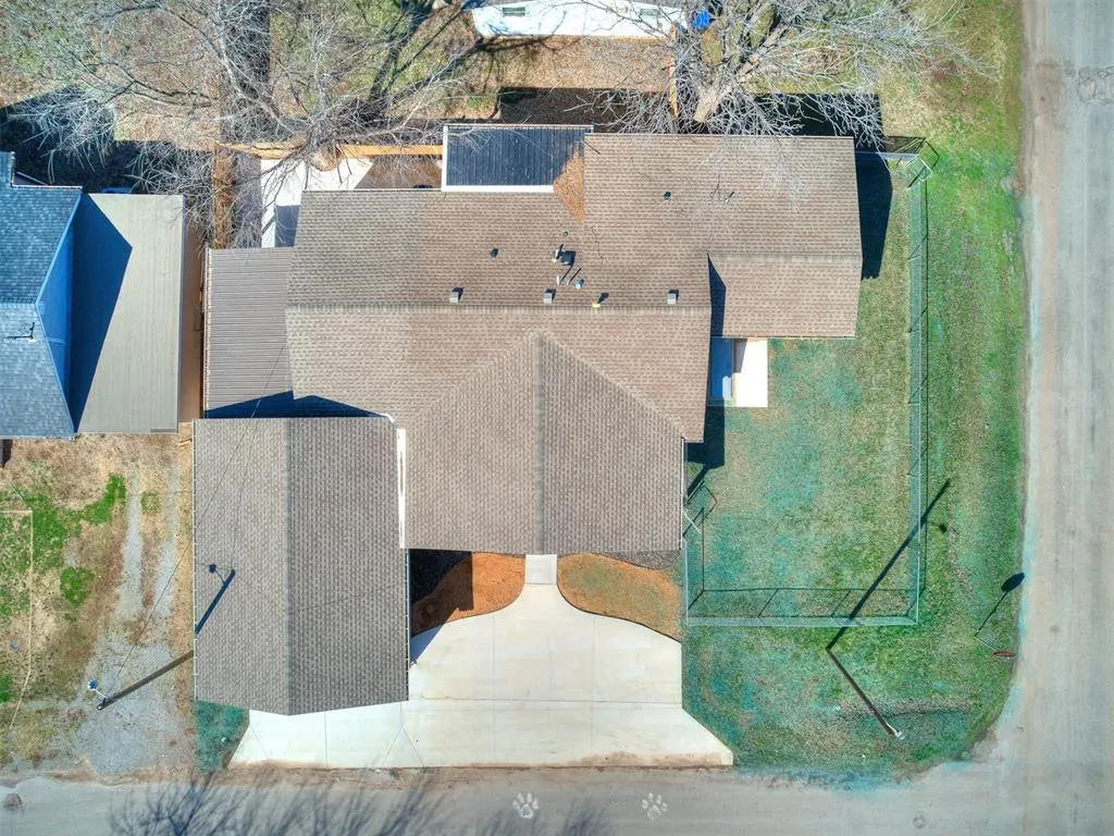 Photo 40 — 211 NW 6th Street, Minco, OK 73059