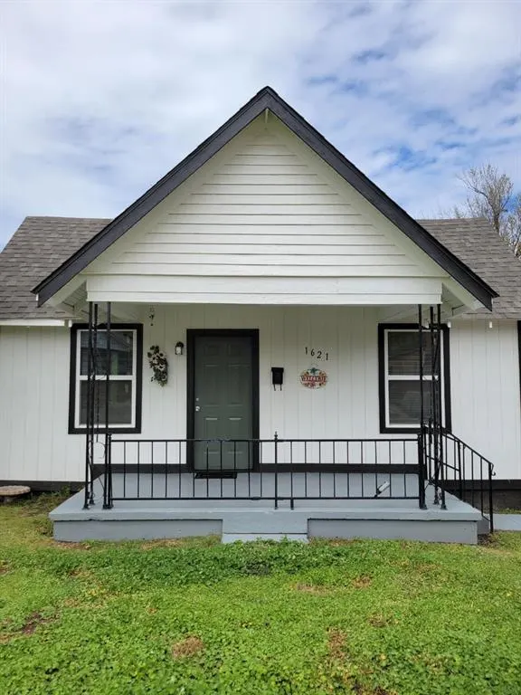Front exterior — 1621 NE 14th Street, Oklahoma City, OK 73117