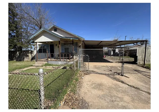 Photo 2 — 501 SE 15th Street, Oklahoma City, OK 73129