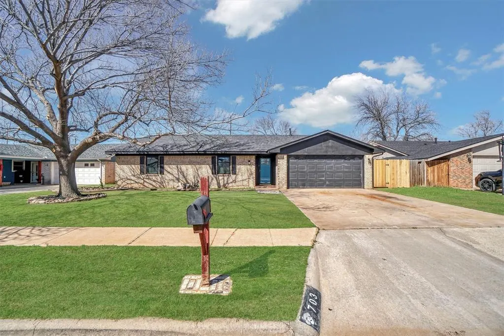 Photo 2 — 703 Comanche Trail, Altus, OK 73521