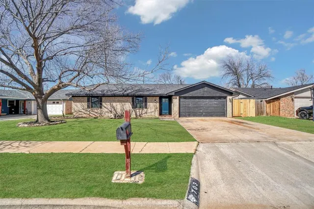 Photo 2 — 703 Comanche Trail, Altus, OK 73521
