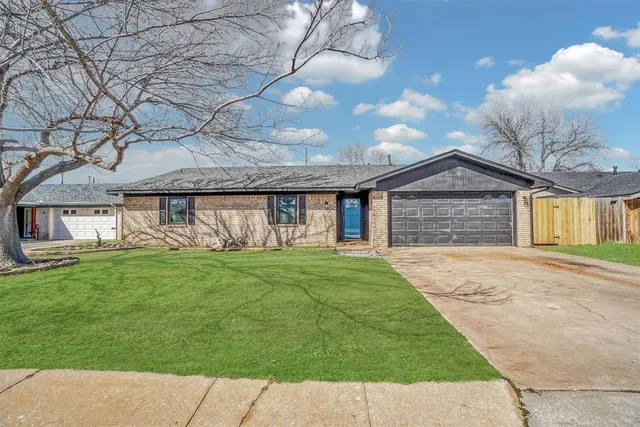 Photo 3 — 703 Comanche Trail, Altus, OK 73521