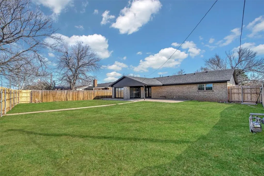 Photo 36 — 703 Comanche Trail, Altus, OK 73521