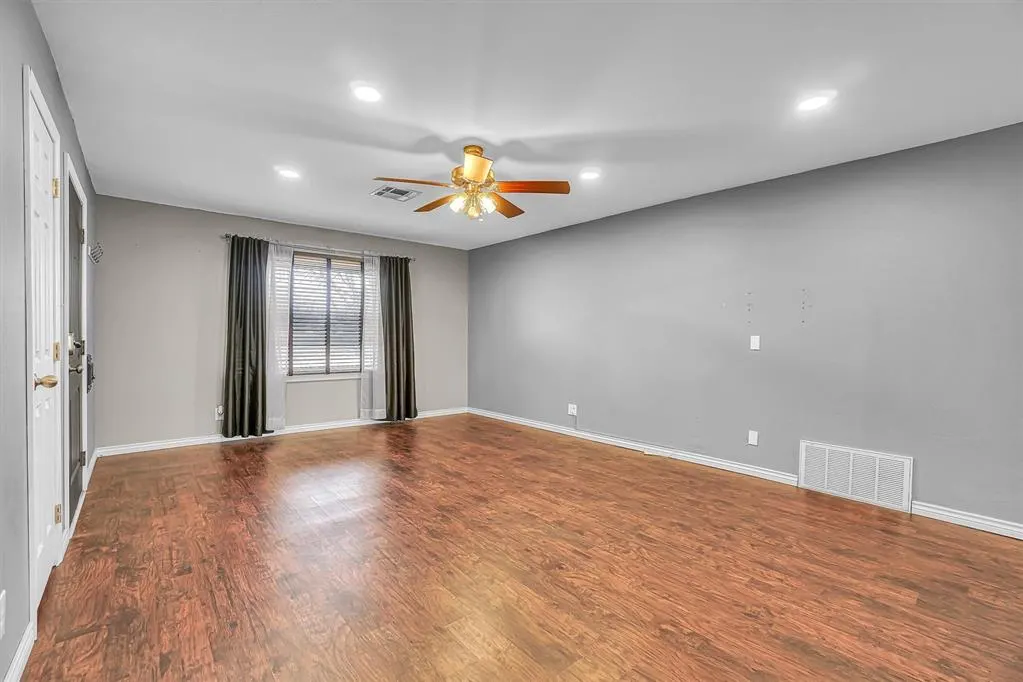 Photo 2 — 1724 N Lee Street, Altus, OK 73521