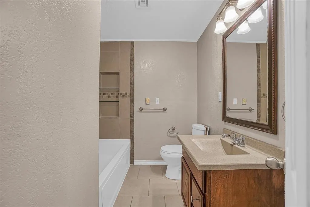 Photo 14 — 1724 N Lee Street, Altus, OK 73521