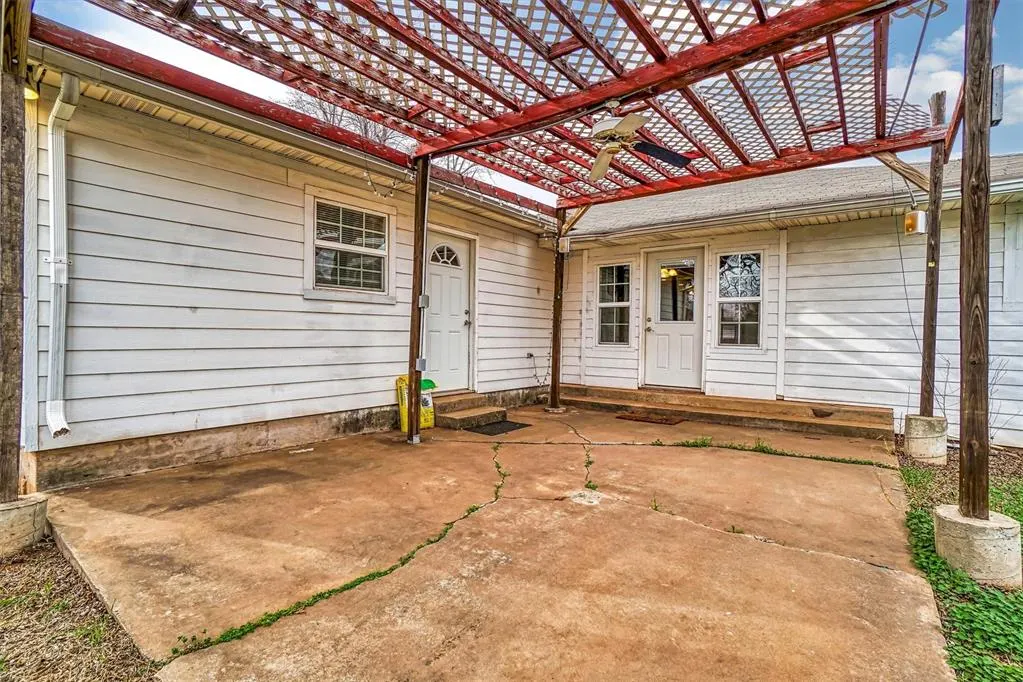 Photo 28 — 1724 N Lee Street, Altus, OK 73521