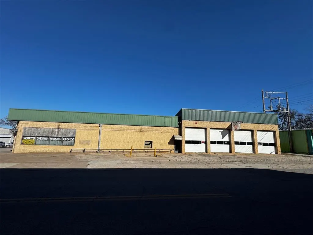 Photo 4 — 401 E Main Street, Shawnee, OK 74801