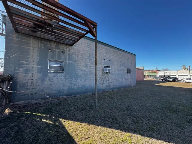 Photo 6 — 401 E Main Street, Shawnee, OK 74801