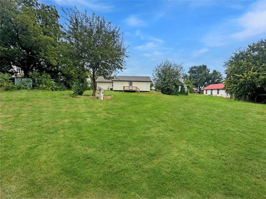 Photo 38 — 311 N 7th Street, Sayre, OK 73662