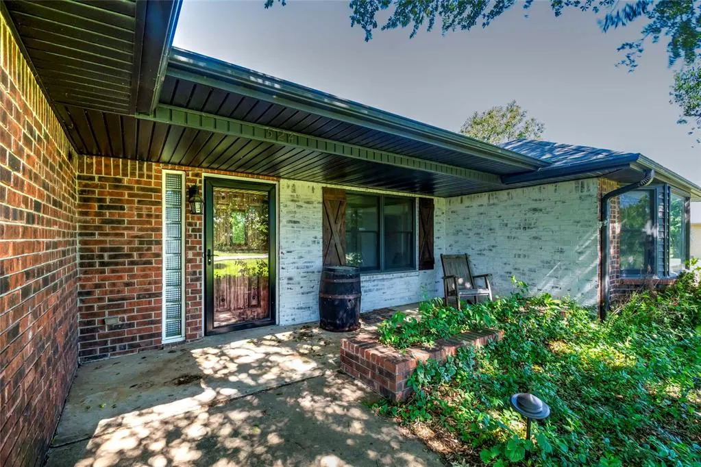 Photo 2 — 524 N 9th Avenue, Stroud, OK 74079