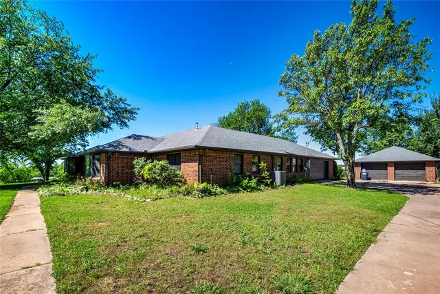 Photo 3 — 524 N 9th Avenue, Stroud, OK 74079