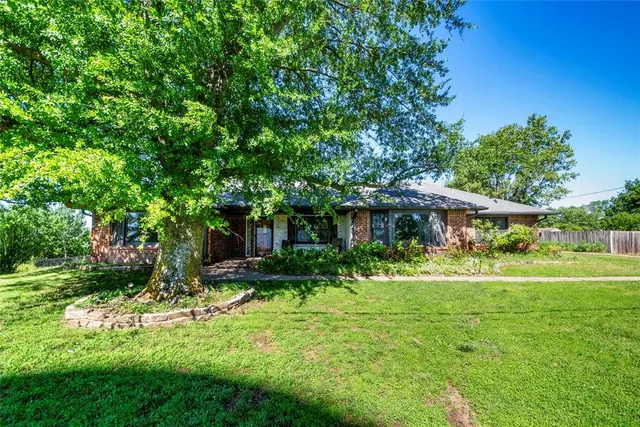 Photo 5 — 524 N 9th Avenue, Stroud, OK 74079