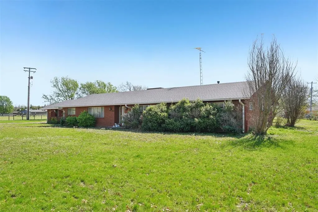 Photo 2 — 700 S Oliphant Street, Holdenville, OK 74848